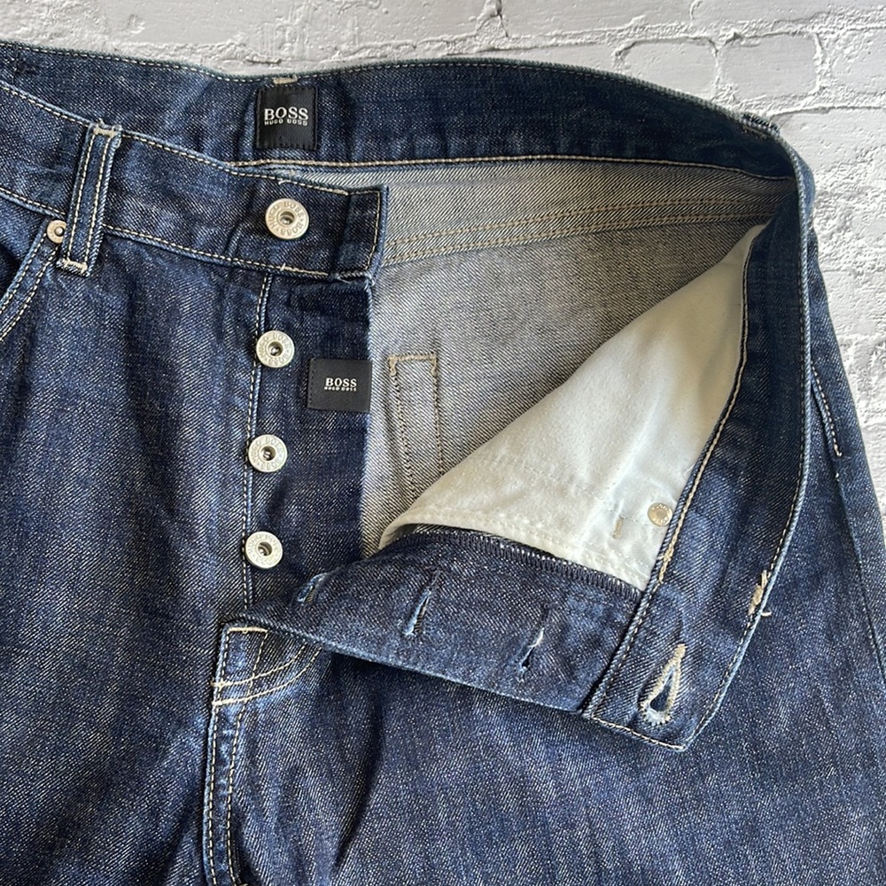 HUGO BOSS | Classic straight leg jeans in Indigo - Picture 5 of 11